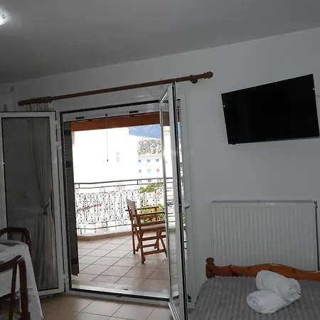 アパート Kroussos Kefalonia